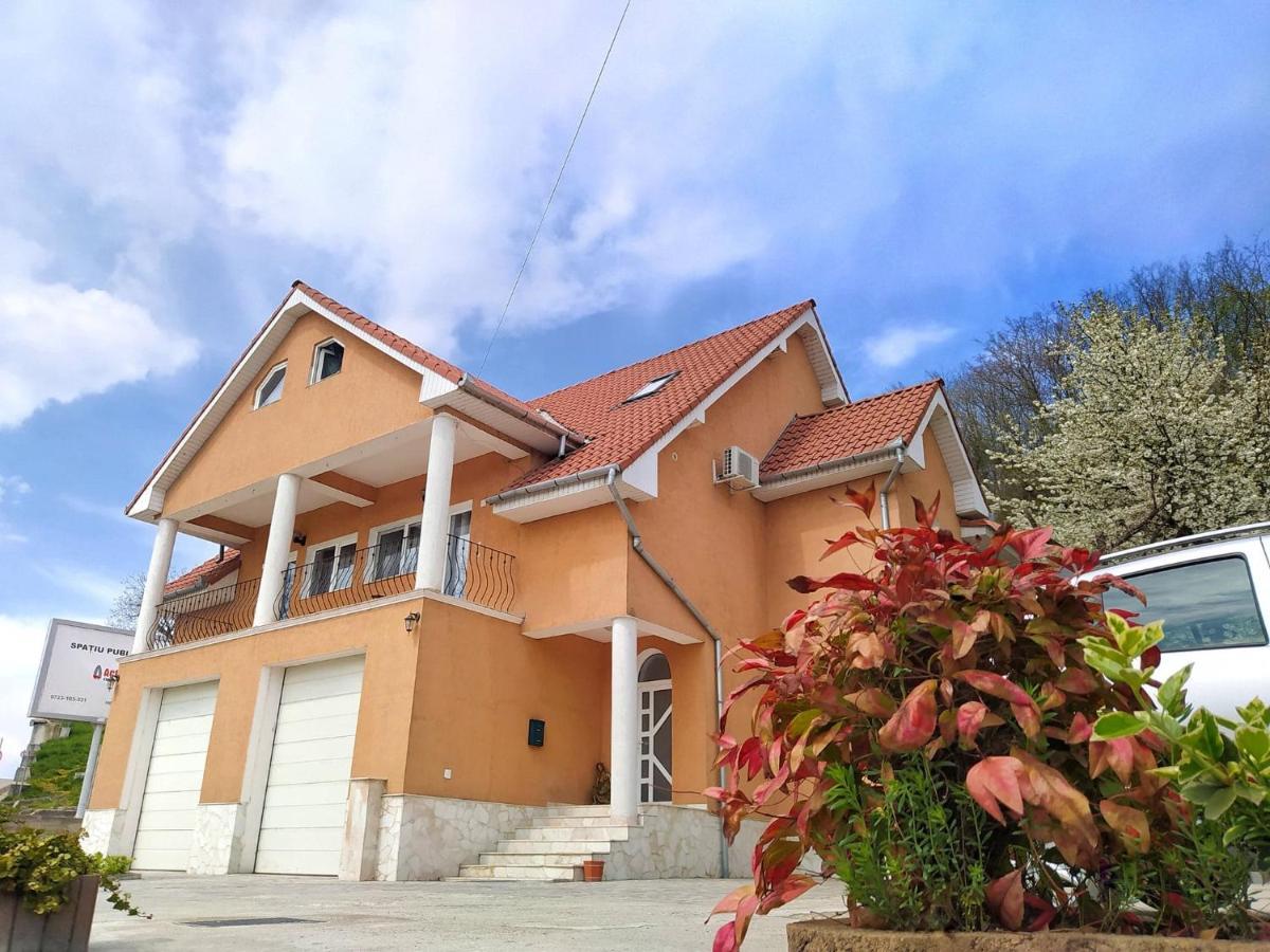 Hotel Hillside Oradea Exterior foto