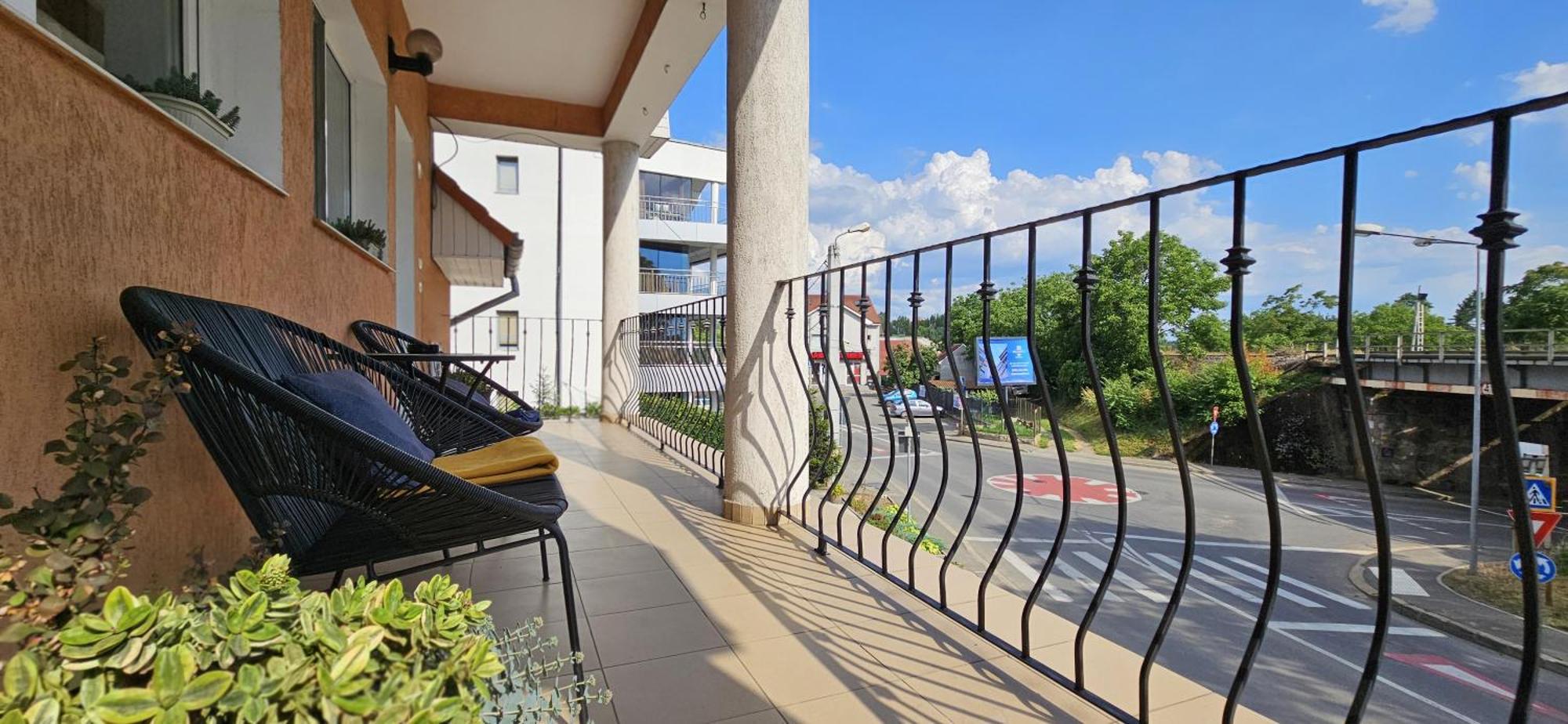 Hotel Hillside Oradea Exterior foto